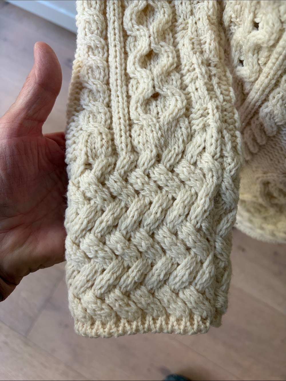 Carriag Donn 100% merino wool Cable-Knit Turtleneck Sweater made in Ireland ๐ฎ๐ช - Picture 6 of 10
